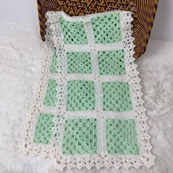 GRANNY SQUARE handmade crochet runner - Picture 1 of 3